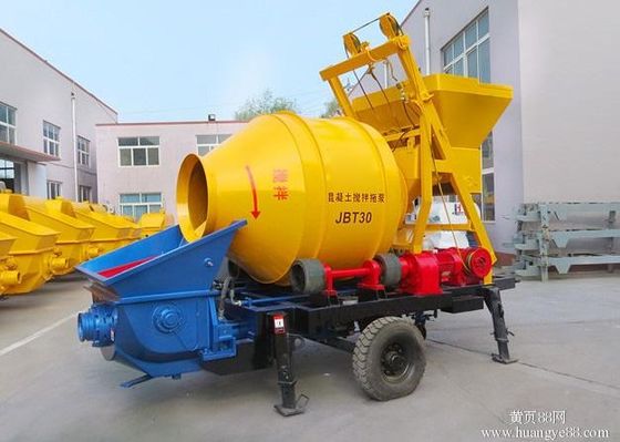 Cina Pompa Beton Portabel Efisiensi Tinggi 40m3 / Jam Dengan 4 Kaki Pendukung Kontrol Hidraulik pemasok